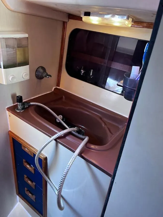Botel Dejate Acunar Por Nuesto Velero Hotel Sitges