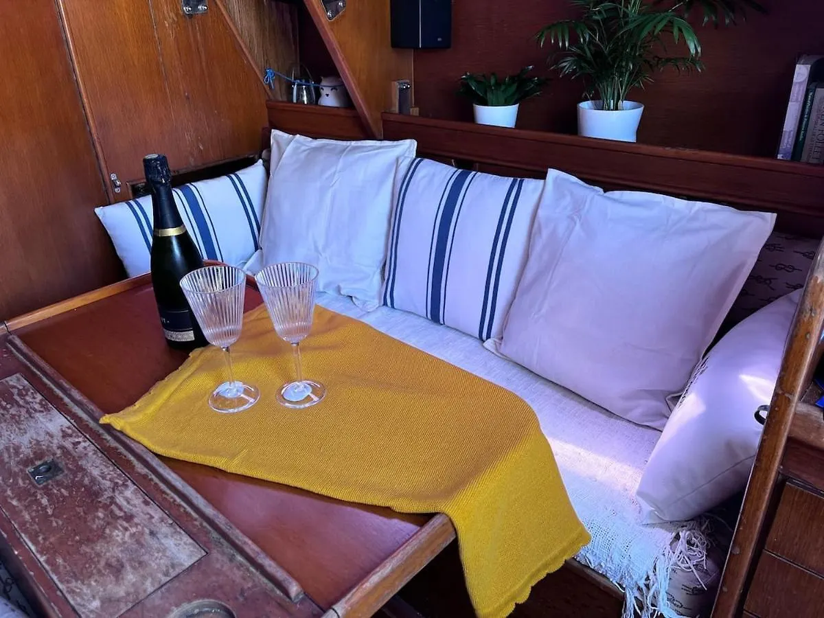 Dejate Acunar Por Nuesto Velero Hotel Sitges
