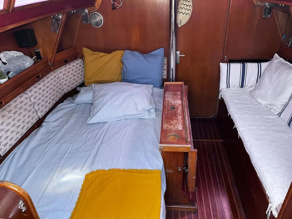 Botel Dejate Acunar Por Nuesto Velero Hotel Sitges